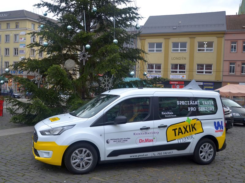 Taxík Maxík slouží seniorům