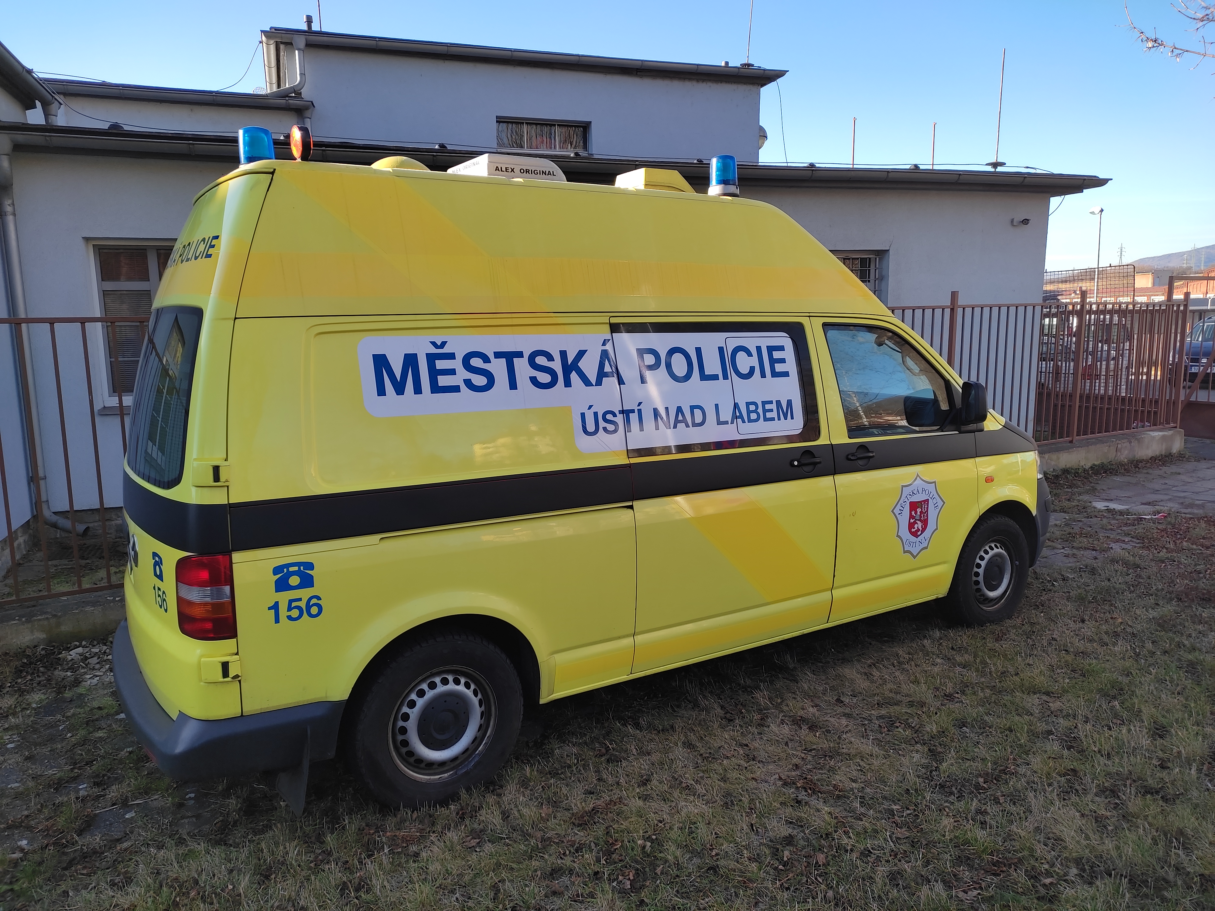 20211207 sanitka | WebJET CMS Vyřazená sanitka slouží v městské policii