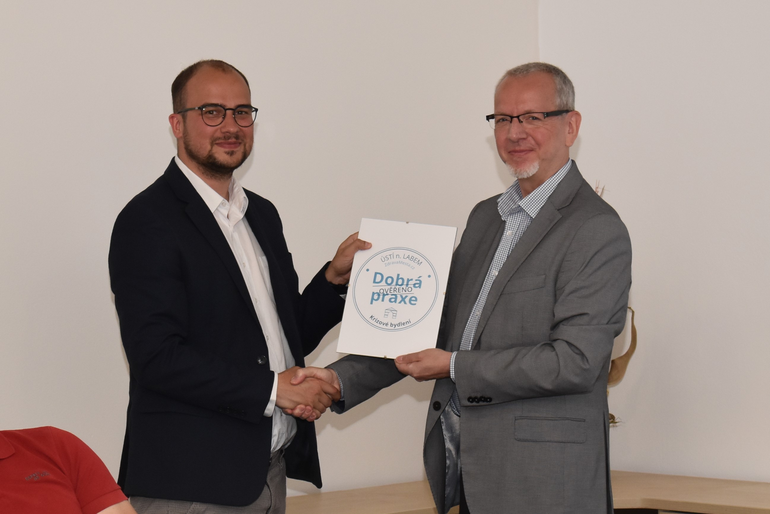 20220525 zdrava mesta 2 | WebJET CMS Náměstek Vlach přebírá ocenění Dobré praxe