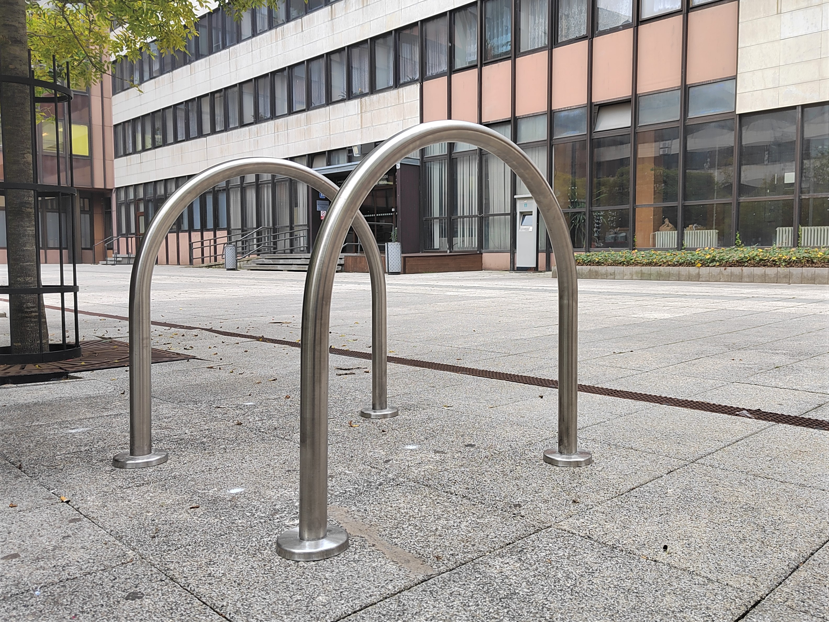 20221014 stojan1 | WebJET CMS Nový stojan v atriu magistrátu