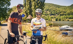 Cyklisté na Labské stezce