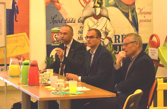 drogy 02 | WebJET CMS Zleva: brigádní generál Jakub Frydrych, náměstek primátora Tomáš Vlach, primátor města Petr Nedvědický