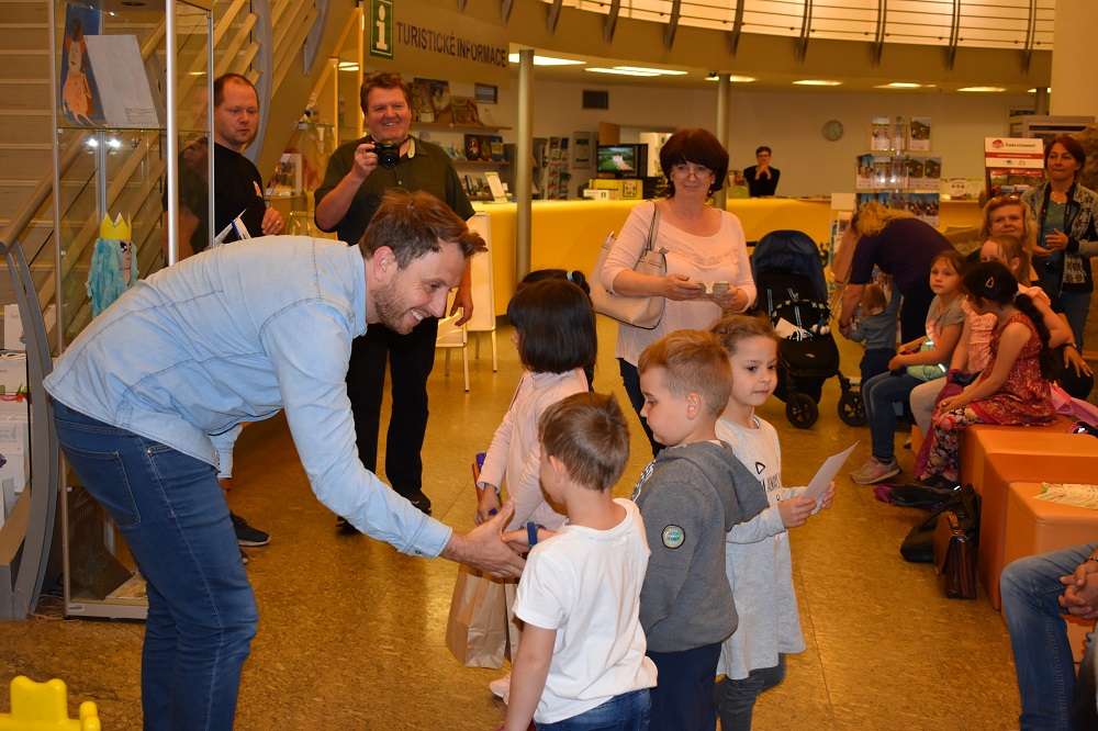 tabak 09 | WebJET CMS Radní města Tomáš Kirbs předává jednu z cen