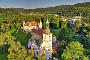 Kostel sv. Floriána a zámek Krásné Březno