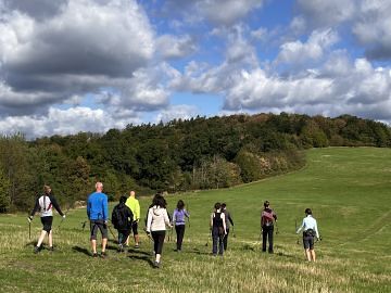 Kurz Nordic Walking spojil pohyb i ukázku správné techniky